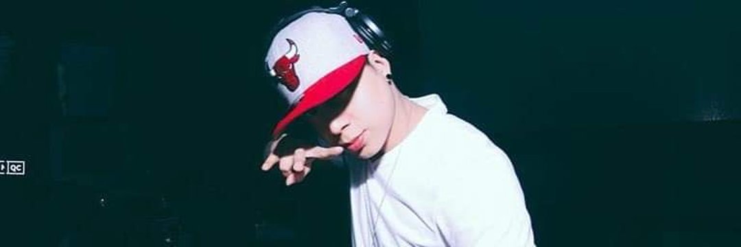 Sheyytss's tweet photo. @DJLWORLDWIDEOFC @DJLOONYO2 This is one of the firsts photos of DJ Loonyo that I saved on my Gallery and the caption was the firts poem that I wrote for him. 😊 He is not just an Idol .. he is an Inspiration. ❤ https://t.co/KJL5a4XBxV
