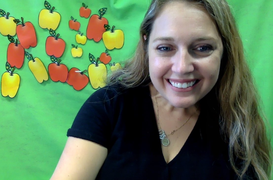 nyctchrofgenius's tweet photo. Today we went to an Apple Orchard to find the hidden worms! We worked on descriptions but saying exactly which Apple we wanted to pick. The kiddos loved finding the worms and getting “grossed out”! It was a blast! #greenscreen #virtuallearning #virtualkindergarten https://t.co/dIZsqFCvBD