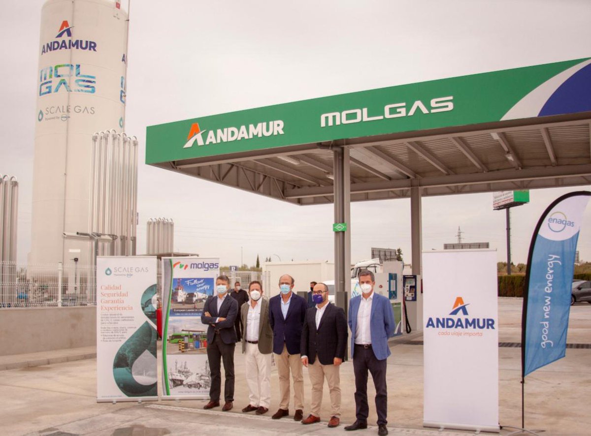 EnagasEmprende's tweet photo. Muy contentos de colaborar con @MolgasEnergia y @Andamur_es en una nueva #gasinera en Guarromán (Jaén) a través de nuestra empresa @scalegas1 y contribuir a un transporte más limpio y una movilidad más sostenible. #GreenGasMobility #GNC #GNL https://t.co/lYaNn41Ln9