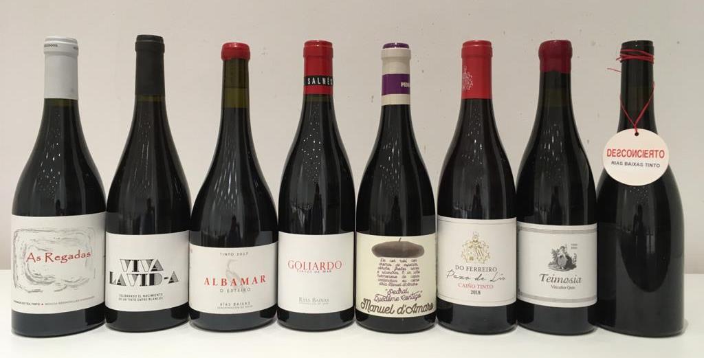 Tarde + que prometedora la que tenemos por delante con un ponente como Luis <a href="/RVGarciaNavarra/">García de la Navarra</a> y estas 8 etiquetas como embajadores del potencial tinto de las <a href="/Rias_Baixas/">D.O. Rías Baixas</a> bit.ly/365VRV4 Gracias <a href="/LuisGutierrezSD/">Luis Gutierrez</a> por abrirnos los ojos a estas joyas atlánticas 😉🥂🍷🥂