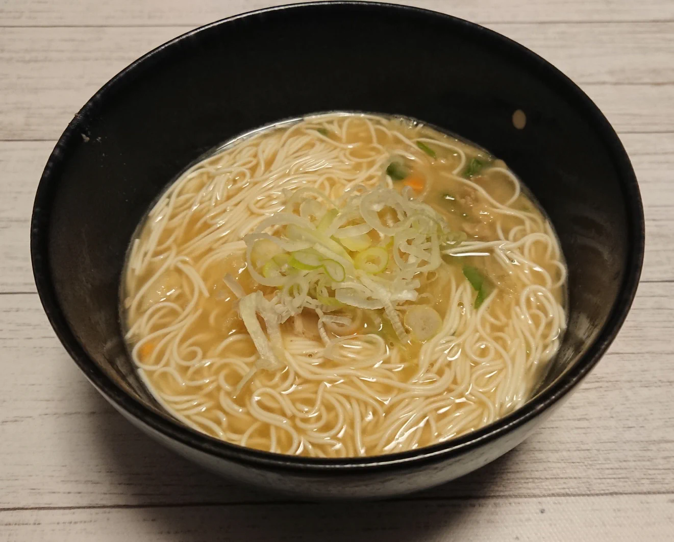 こんばんは…！
何だかお疲れ、これは食べなきゃ、という事で、
気になっていたこちらを作らせてもらいました！
結論、美味しい！
自分はネギを加えて。
全てセブンイレブンさんで食材、ゲット出来ます。
ごちそうさまでしたー！  