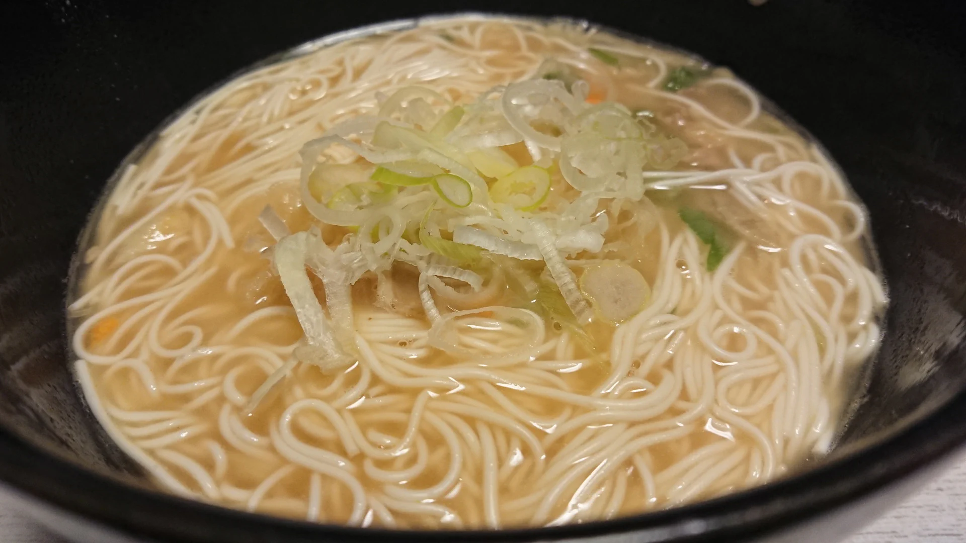 こんばんは…！
何だかお疲れ、これは食べなきゃ、という事で、
気になっていたこちらを作らせてもらいました！
結論、美味しい！
自分はネギを加えて。
全てセブンイレブンさんで食材、ゲット出来ます。
ごちそうさまでしたー！  