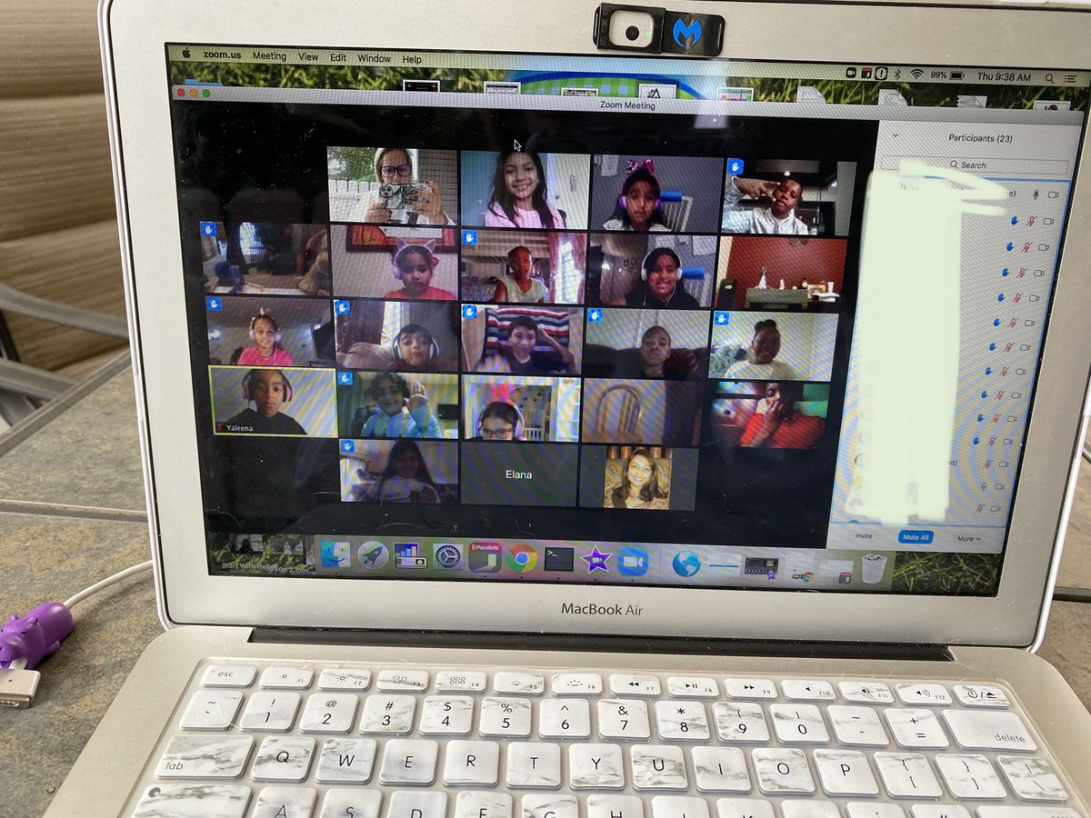 MsRamirez_FTPS's tweet image. We are learning zoom tricks and tips! Virtual hand raising was a success! @Edward3Tech  @EblerBeth @Riley_VP_FTPS @NAT_FTPSchools  #FTPSRemoteLearning