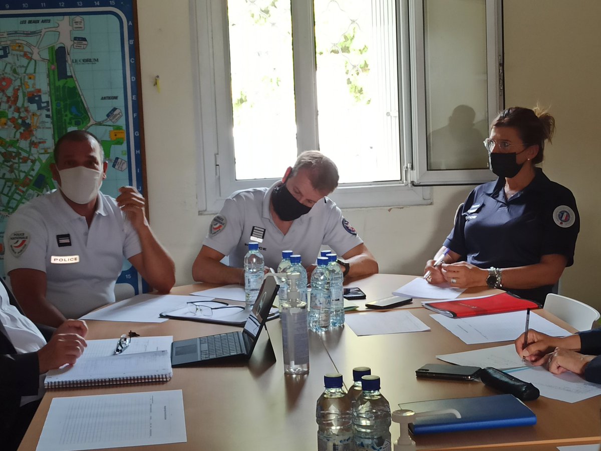 PoliceNat34's tweet photo. @PoliceNat34 en partenariat étroit avec  👮‍♂️ @montpellier_ 
En présence de #TaMVoyages, @acmontpellier, #CLSPD et Lycée la Merci : 
➡️#GPO - problématiques Plan Cabanes @montpellier_ 
➡️#AntiStups
➡️ #ContreLesTrafics, harcèlement de rue, agressions.
#Agir #Ensemble #Securite https://t.co/1u6kEf3iJU