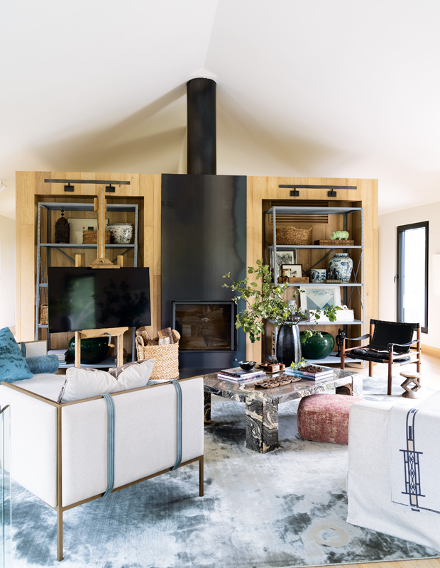 Beardsley_Team's tweet photo. Check out these inspiring family rooms that will make you want to stay inside with a warm blanket and watch your favourite TV show or movie. 

Click the link below for the full article via @houseandhomemag https://t.co/wcKiphS2MM https://t.co/Y66Ul6QoYk
