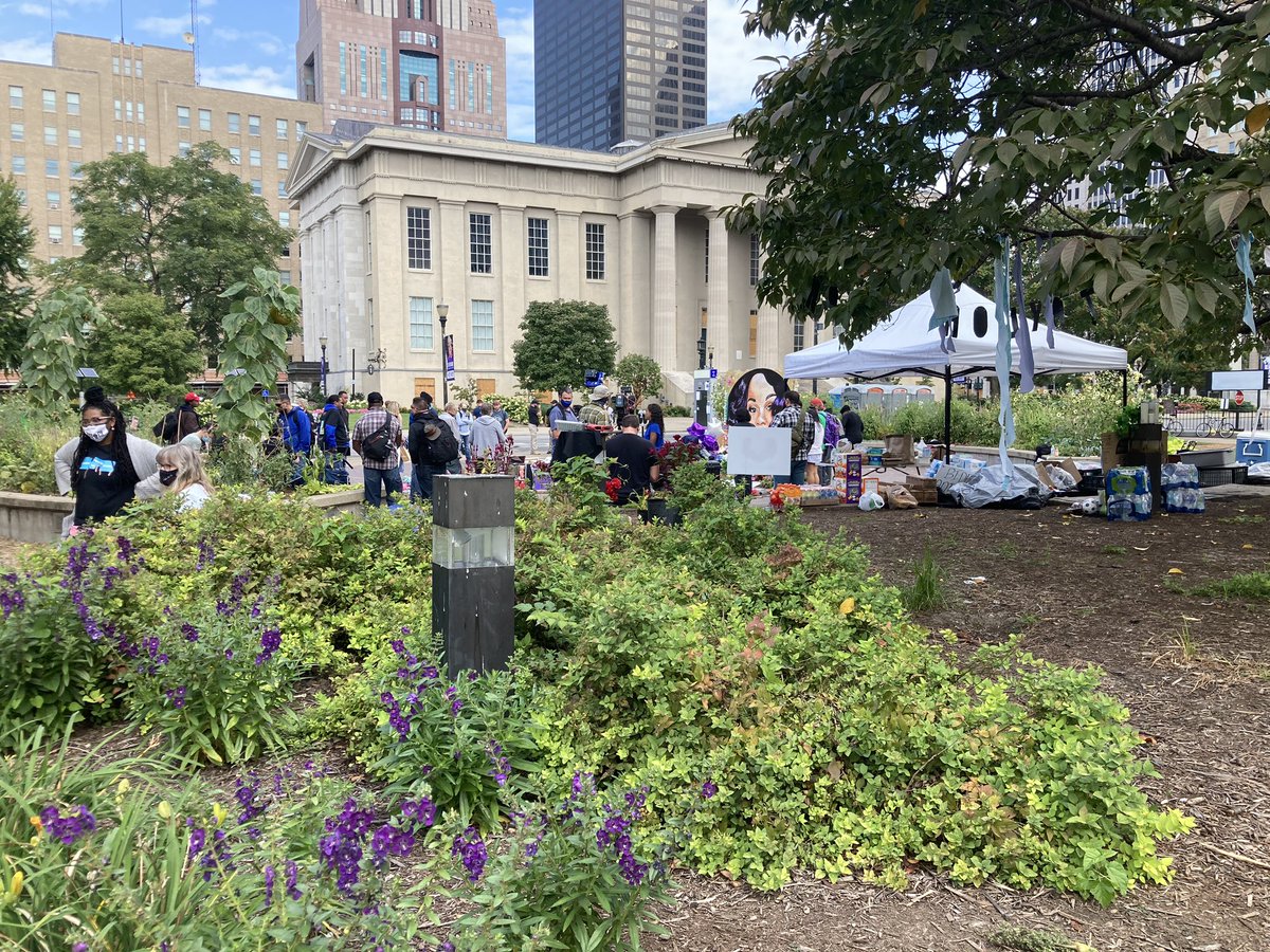 washingtoncj's tweet photo. At Jefferson Square about two dozen protestors so far https://t.co/ge9FTFegBN