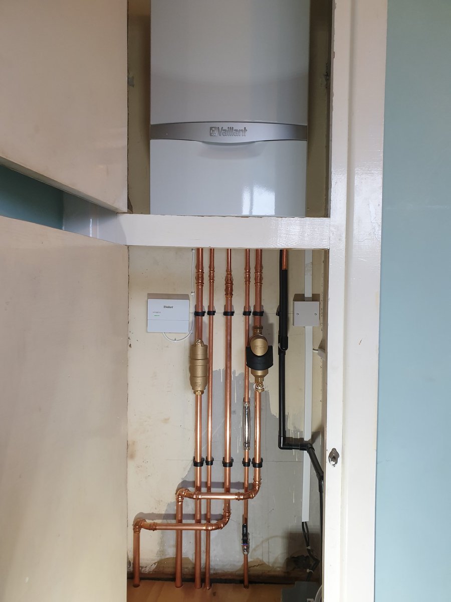 Titanheat's tweet photo. 2nd install this week done in #SuttonPoyntz old BBU removed along with cylinder and tanks and installed was a new @vaillantuk ecotec plus 825 with #sensohome controls. Added some @SpirotechUK and thoroughflushed the hell out of the system and upgraded the gas supply. #advance https://t.co/g4BGgjYeny