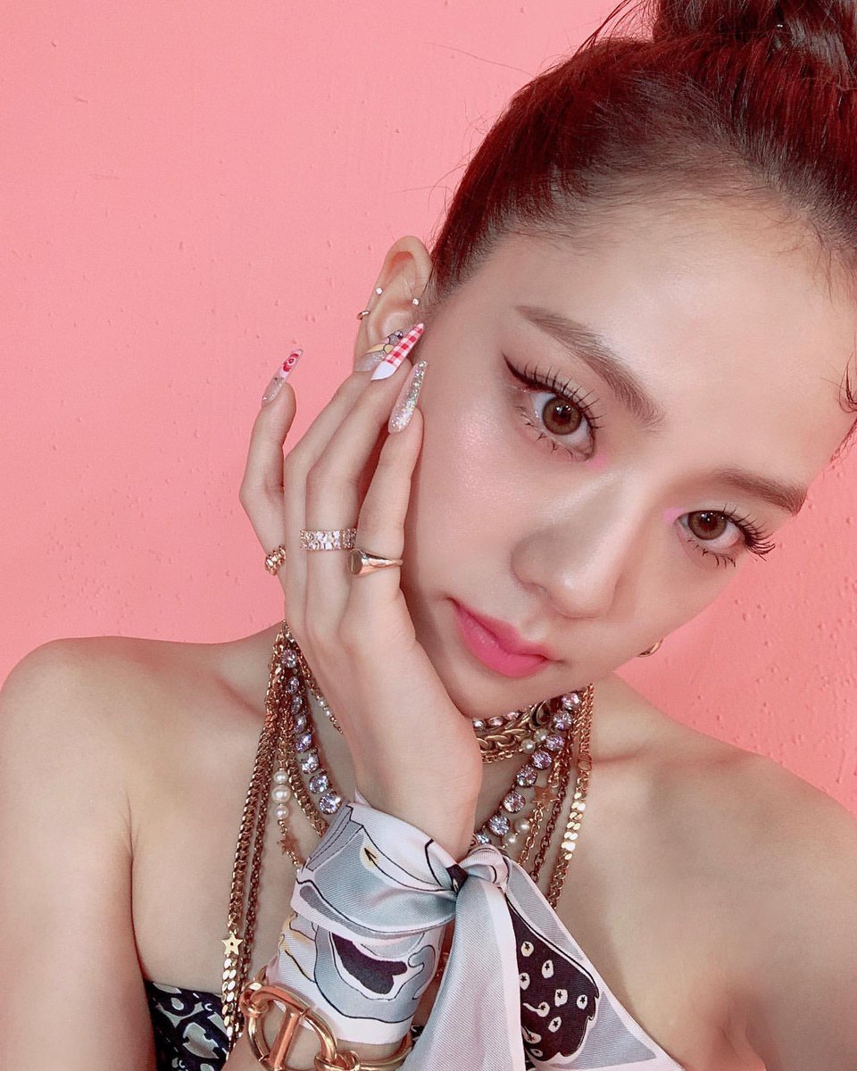 𝐌𝐈𝐋𝐊 オールバックにお団子ヘアという選ばれし者しかしてはいけぬこのヘアスタイルで最大級のお美しさを放ってしまうジスちゃん 好きぃ 𝐌𝐈𝐋𝐊 オールバックにお団子ヘアという選ばれし者しかしてはいけぬこのヘアスタイルで最大級のお美しさを放ってしまうジスちゃん 好きぃ