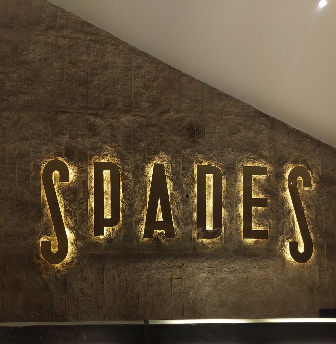 EclecticSigns's tweet photo. Client wanted their Luxury Lounge  Signage to exemplify their class but yet simple and we went for a laser cut Bronx steel and visible thickness acrylic cut backlit for SPADES...

#Signage #Exteriorsignage #Interiorsignage #Branding  #Startup  #EclecticSigns #EclecticPrint https://t.co/ERekTRBUIM