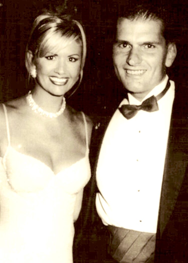 TommyBayiokos's tweet photo. A great throwback Thursday with TV host Nancy O’Dell performing at the Miss American Pageant in AC...#BurtParks @nancyodell #SAGAFTRA #TommyBayiokos #ActorDrumAce #MissAmericaPageant 🥰☺️🥁 https://t.co/8ZV8WXVmRe
