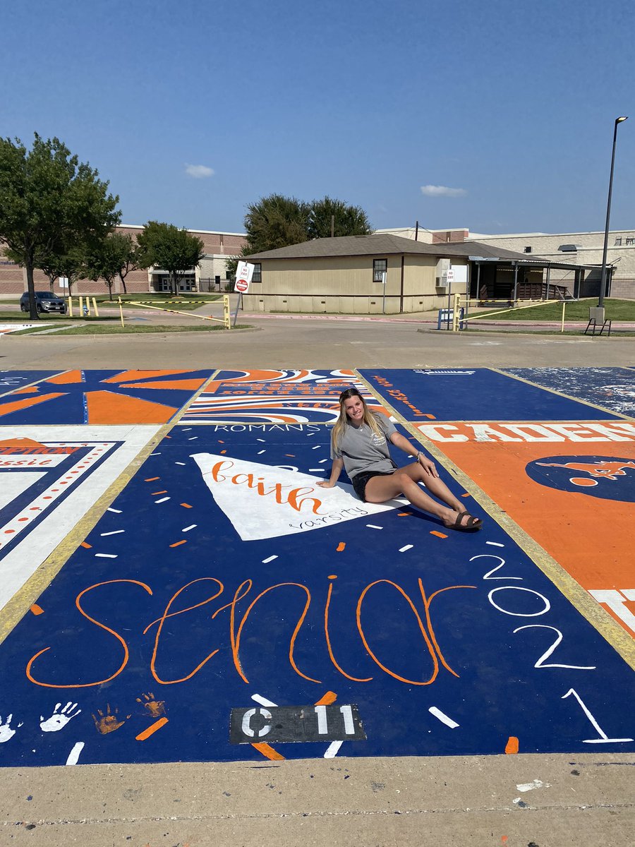 Faith_Melone's tweet photo. 🧡Sachse Varsity Cheer💙 football szn is right around the corner🤍 https://t.co/fhAb2auVb1