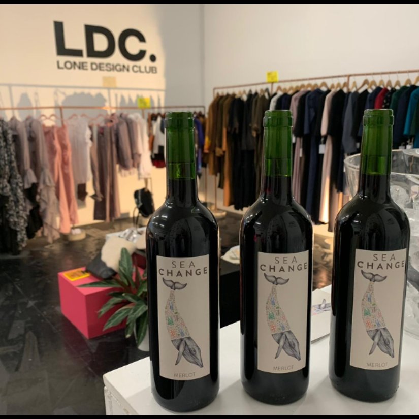 SeaChangeWine's tweet photo. Last week we were invited to @LoneDesignClub where Sea Change was enjoyed by guests checking out their London pop-up shop 🥂#LoneDesignClub AKA the ‘Antidote to Fast Fashion’ 🙌♻️ Cheers to turning the tide! 🥂
#TurntheTide #OceanConservation #LondonFashionWeek #LFW https://t.co/Po1eSiNqA0