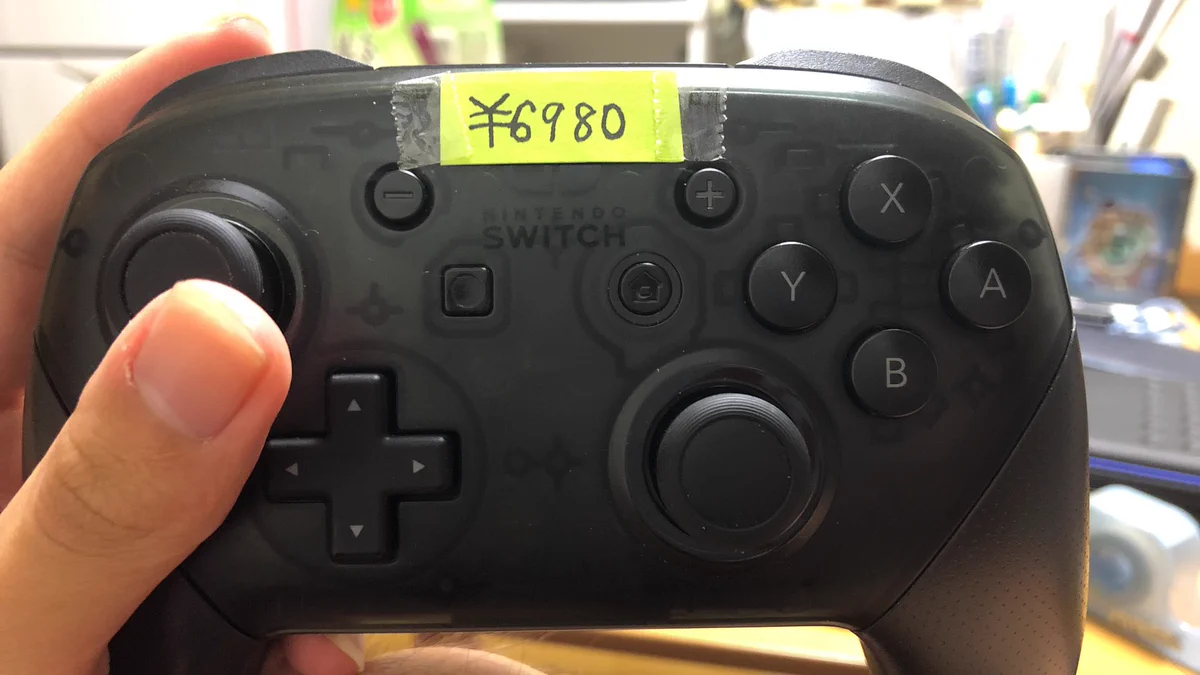 ゲーム中にキレてプロコンを投げないための対策！値段を書いて貼ってみた！