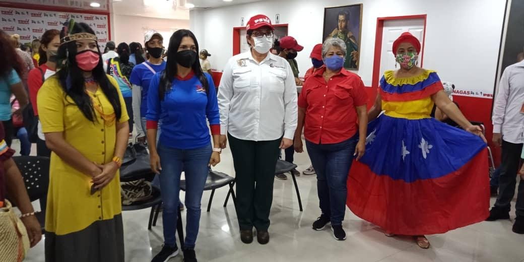 mippci_ven's tweet image. #EnFotos 📸 | En Monagas las mujeres revolucionarias se desplegarán en defensa de la Patria y los logros del Gobierno Bolivariano junto a las candidatas a la Asamblea Nacional.
#MaduroVictoriosoEnLaONU