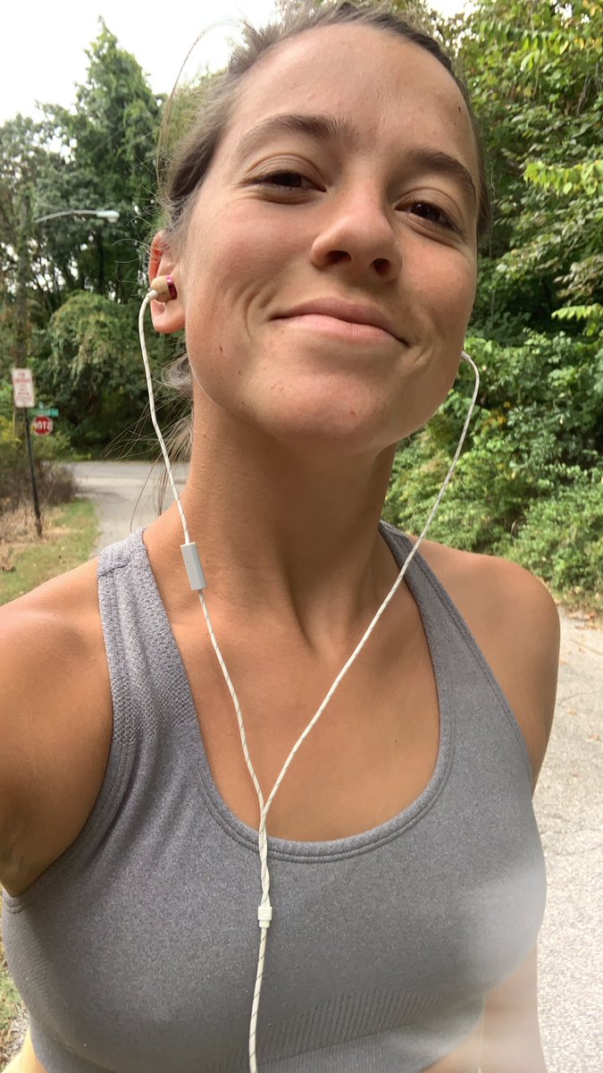 Chloee_Ameliia's tweet photo. Just walking. Feeling grateful. 🙏🏽💫 https://t.co/BPJDvt7rQ2