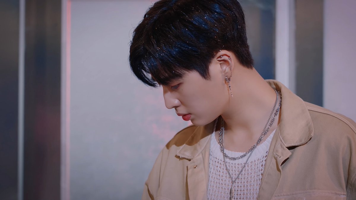 my favorite stills from  @UP10TION Light MV- a thread #업텐션  #UP10TION  #Light_UP  #Light  #라이트