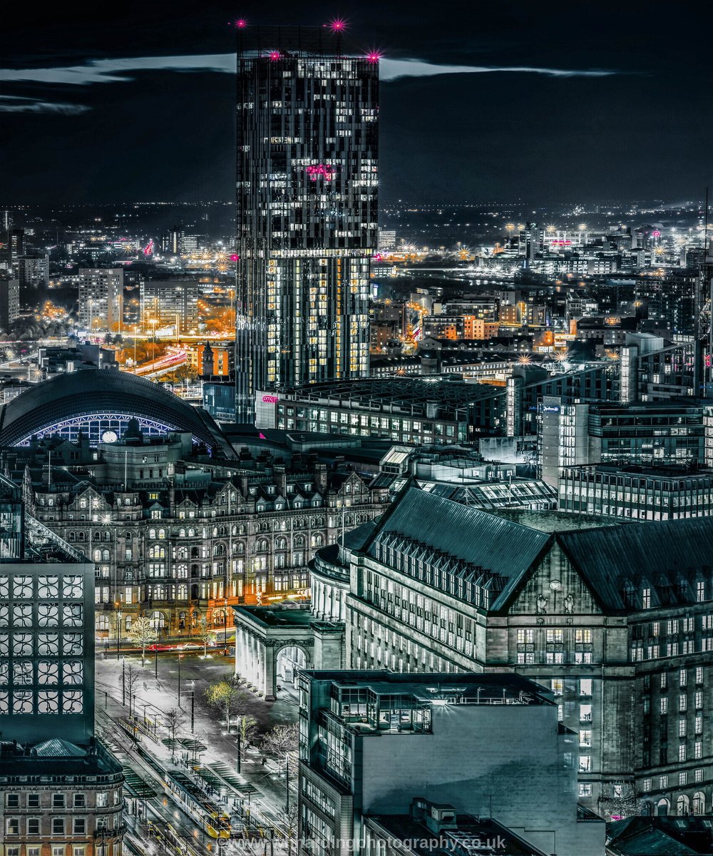 #Manchester skyline at night shot from <a href="/Citytowermcr/">City Tower, Manchester</a> would be great if you liked, retweeted &amp; visited me at <a href="/altrinchammkt/">Altrincham Market</a>