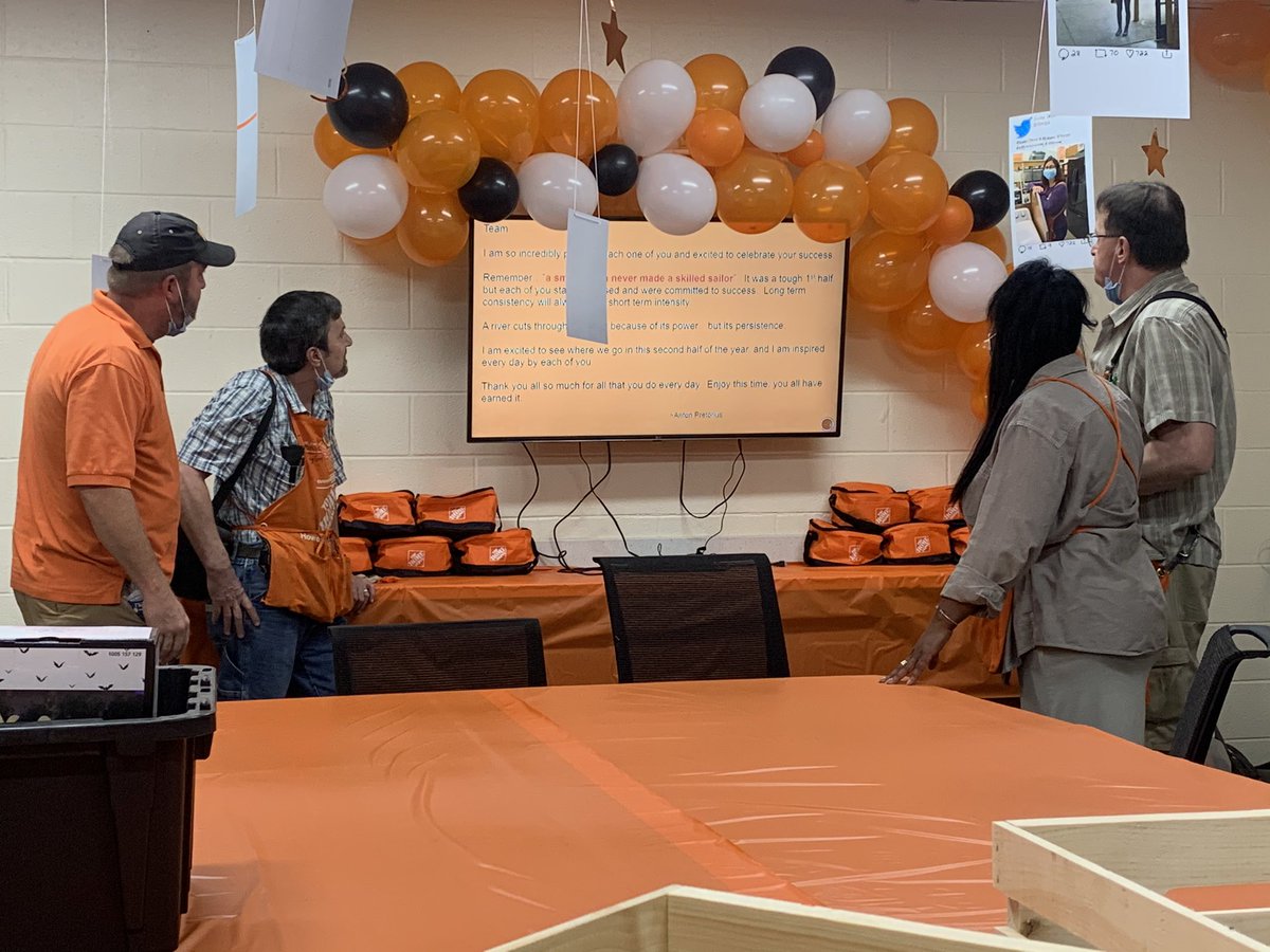 Associates at #thevue watching a power point put together by <a href="/BeckyCurtis385/">Becky Curtis</a>! What a great/challenging year it has been! <a href="/DEM120Anton/">Anton Pretorius</a> @njr2408 <a href="/ScottRoop/">Scott Roop</a>