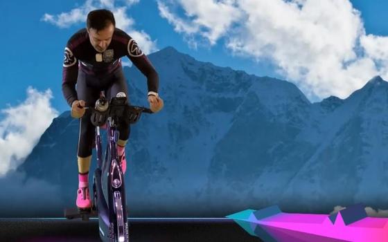 TVN's tweet image. “Pedalea en casa”: Plataforma de ciclismo digital simula ascenso al Everest bit.ly/330TRv2