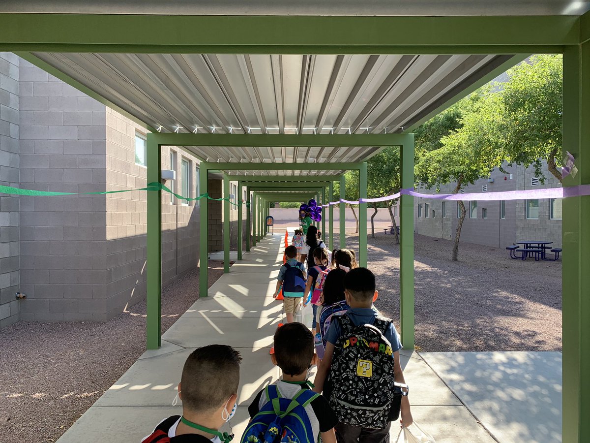 Welcome Kindergarten Hawks. We are so excited to see you! #classof2033 <a href="/DVUSD/">Deer Valley Unified School District</a> #hawkssoar