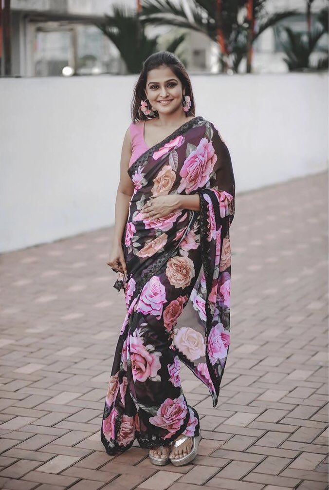 Good Night Wishes From #RamyaNambessan !
@nambessan_ramya ! #CineTimee ! https://t.co/IOvmQZ2mzg