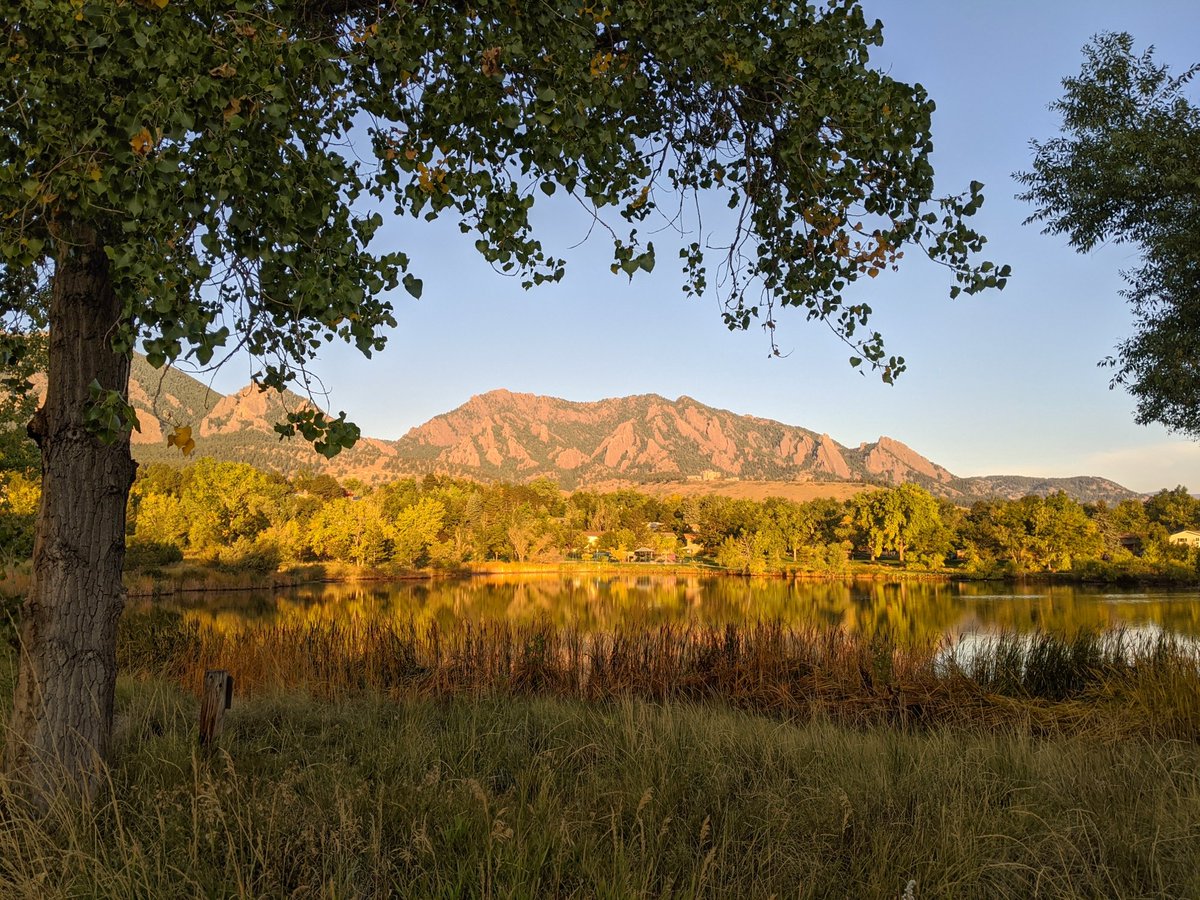 BoulderRamblers's tweet photo. Happy first week of fall! It's gorgeous out there. Our Thursday morning group enjoyed an early outing to start the day off right. Where are you walking today? #Lifeat3mph @walk2connect https://t.co/ew6qTeaOd0