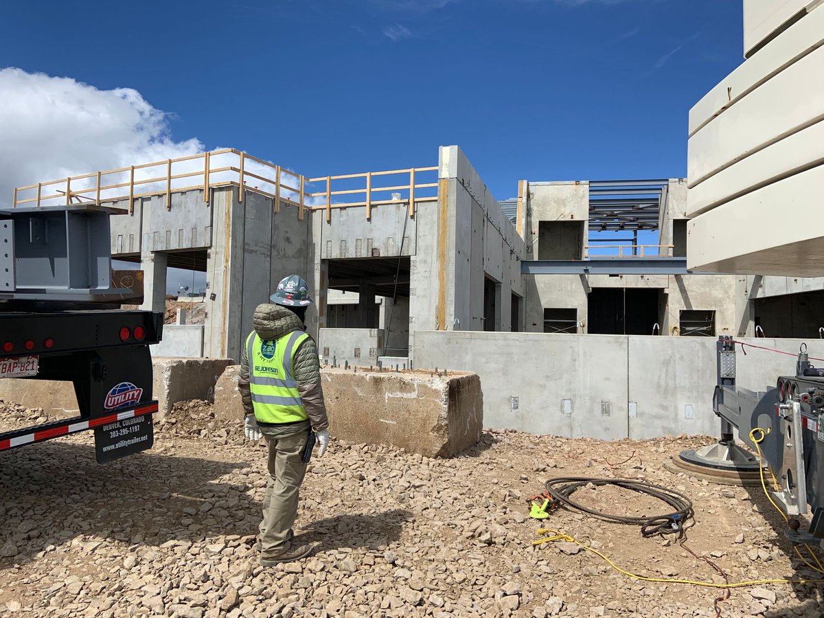 Pikes Peak Summit tweet media