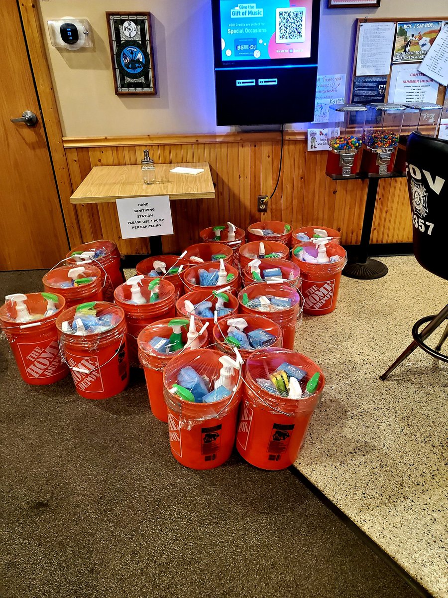JoshuaMendiol17's tweet photo. Thank you!, for these earlier Risers!!! Cleaning kits for those in need. #celebrationofservices and more. @JulieGiattino @Mark_Gridley @jo_yates4 @megan000nicole @smt81 #teamdepot #myteamsupreme https://t.co/iWLasdAJzG