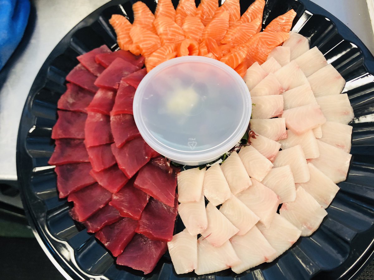 ChicagoFishDude's tweet photo. Executive Lunch for fishmongers

.
.

 #eathealthy #staysafe #stayhealthy #freshseafood #freshfish #fishmonger #🍣 #rawseafood #chicagodining #eaterchicago #supremelobster #foodporn #foodie #rawoysters #fuckthatsdelicious #food #foodphotography #sashimi #cheflife https://t.co/LGIRDiyH0n