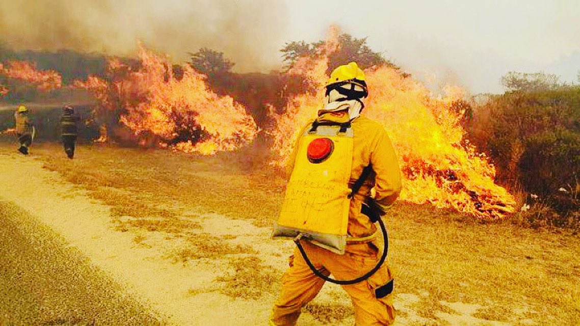 Los PRESOS cobran y los BOMBEROS son VOLUNTARIOS.
#Argentina