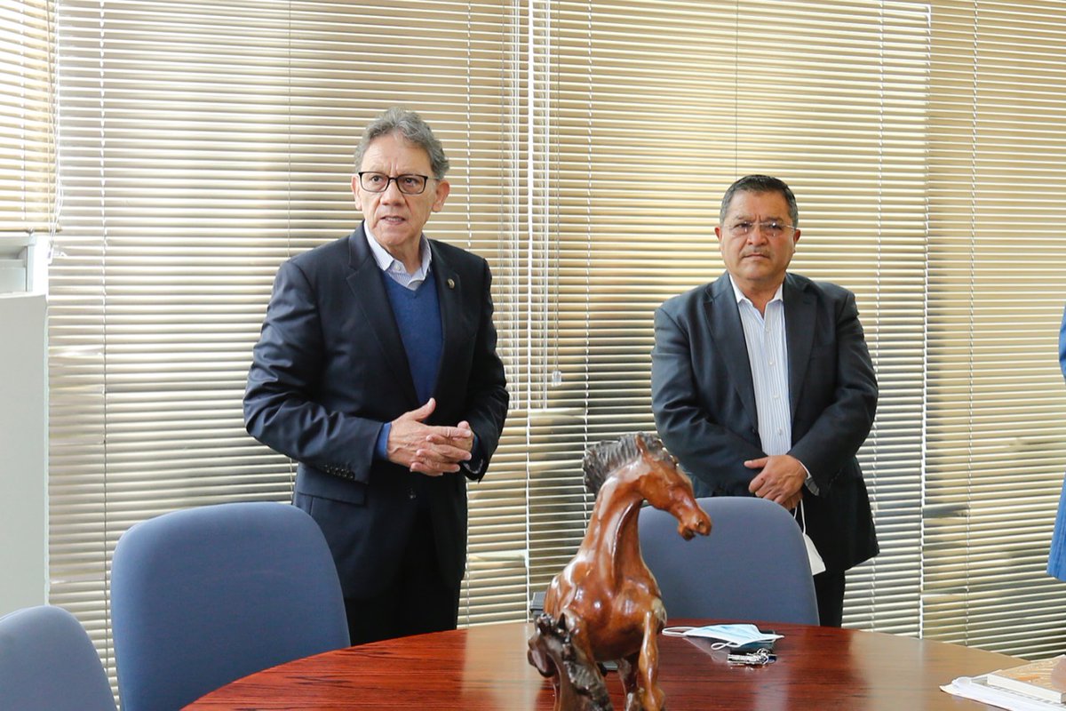 UAEM_MX's tweet photo. El Doctor Victorino Barrios Dávalos se incorporó a nuestra universidad para cumplir la importante labor de contralor, que se desprende de las reformas para la implementación del Sistema Estatal Anticorrupción. https://t.co/Hzv3AwqJFd