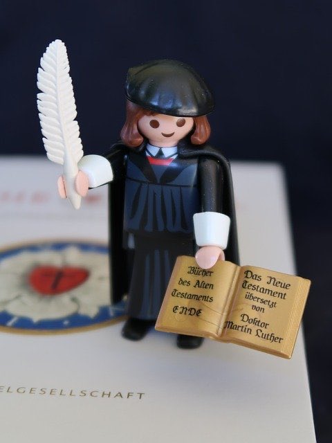 LensRoto's tweet photo. @HansFiene Uhm, maybe I’m missing something here, but don’t Lutherans have ... Martin Luther? https://t.co/zz8bJ3xUDD