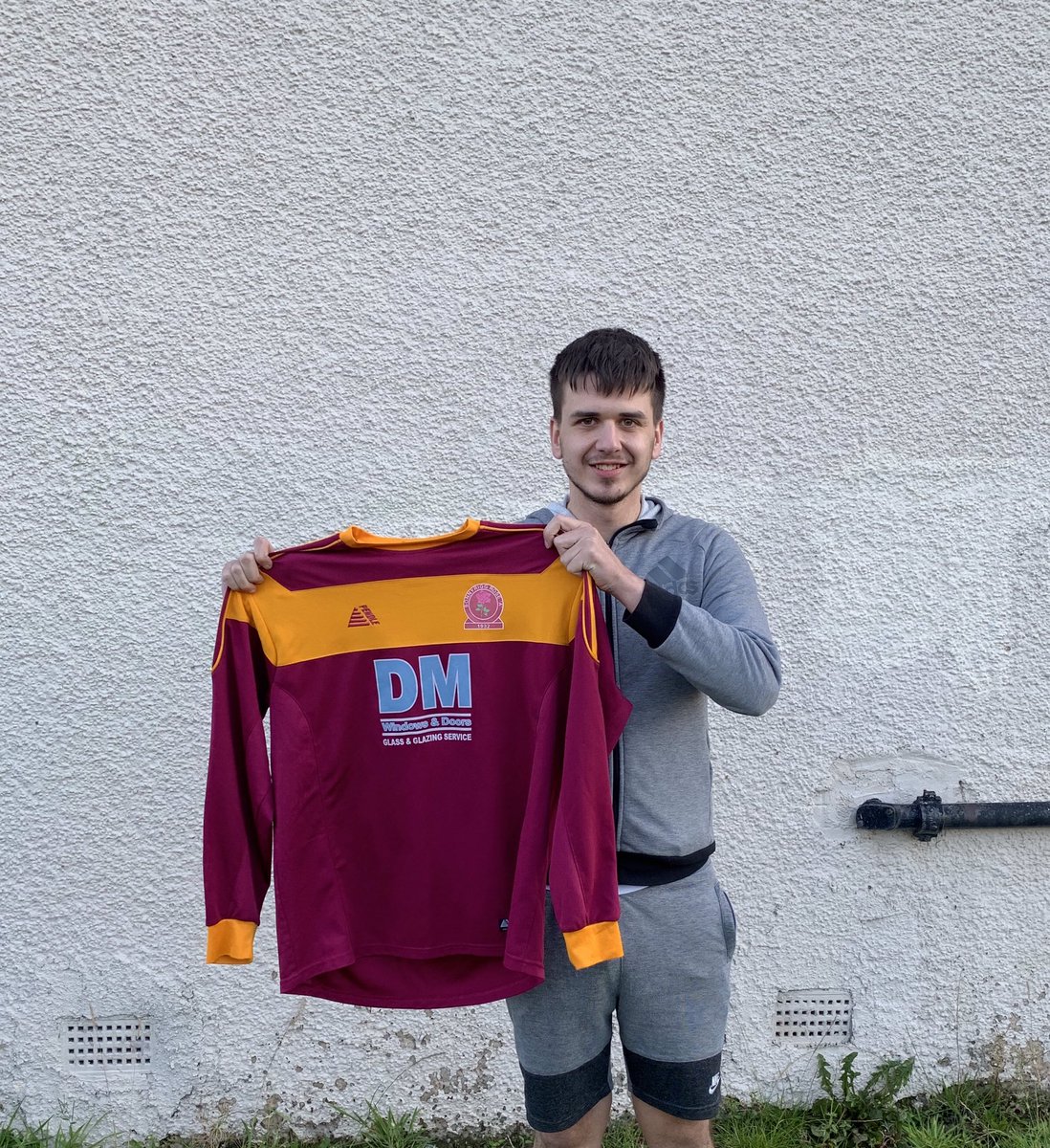 ✍️ Next up we have Jason Mcarthur who has also signed for the season. Jason is a strong and steady fullback who is solid in the tackle and also very capable in the air. He has a great attitude and is always giving 100%.