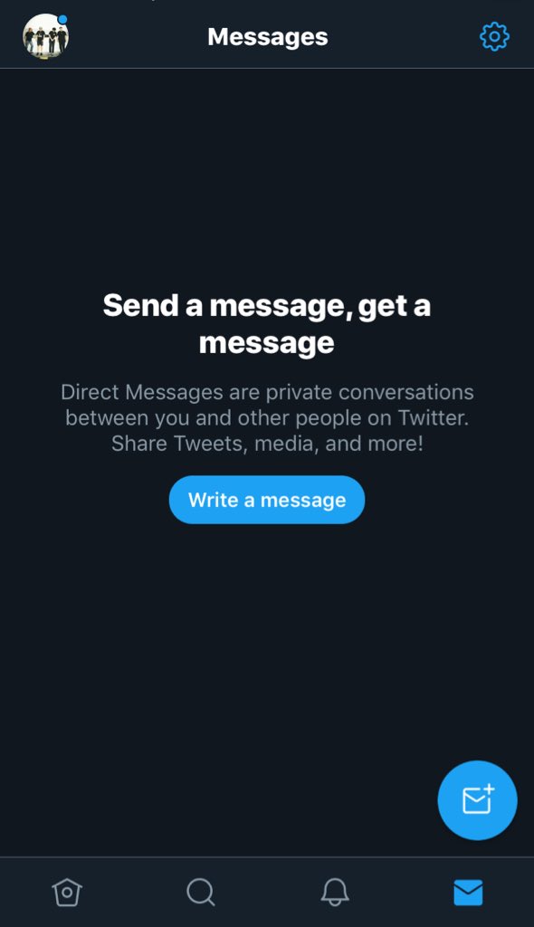 Enaknya DM siapa yak? sepi banget, heran.