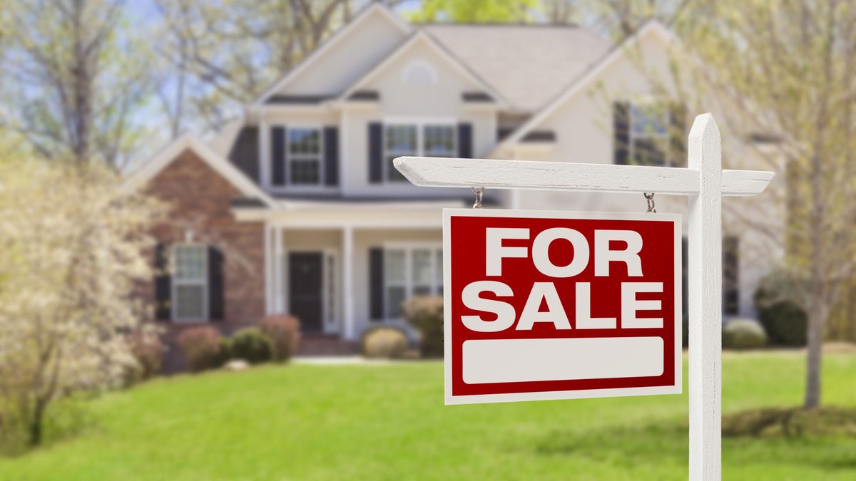 CP24's tweet photo. Home prices could fall 7 per cent in 2021, hitting Prairies hard: Moody's forecast 
 https://t.co/OOyfI7kCOo https://t.co/Vo7YKr8dug
