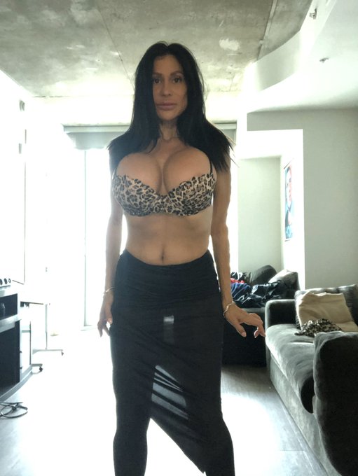 Get custom selfies or video chat: Email me with your request Dammeglamour@gmail.com Appts open for following<a href="/tag/tittytuesday"class="tags"><span>#tittytuesday</span></a>