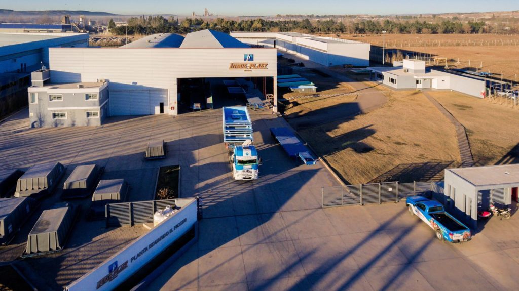 AgenciaProCba's tweet photo. #InteligenciaComercial 🌎📈 En el marco del Programa de #DesarrolloExportador, la firma #Indusplast 🏊♂️ consiguió su primera exportación del año a #Chile 🇨🇱 La próxima semana, enviará un camión al mercado uruguayo 🇺🇾
#CórdobaExportaMás
Toda la info👉https://t.co/yPokDTAe1j https://t.co/iz7BHPeZLi