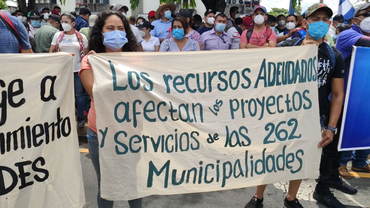 Nidia_FMLN's tweet photo. ⚠️¡𝗖𝘂𝗺𝗽𝗹𝗮 𝗹𝗮 𝗟𝗲𝘆! ⚠️@nayibbukele
Como @FMLNoficial acompañamos las luchas de nuestro pueblo. Nuevamente exigimos el pago del FODES
4meses de atraso y las comunidades corren el peligro de quedarse sin proyectos de calle, becas, recolección de basura y desarrollo local. https://t.co/WDe6r3wCQu