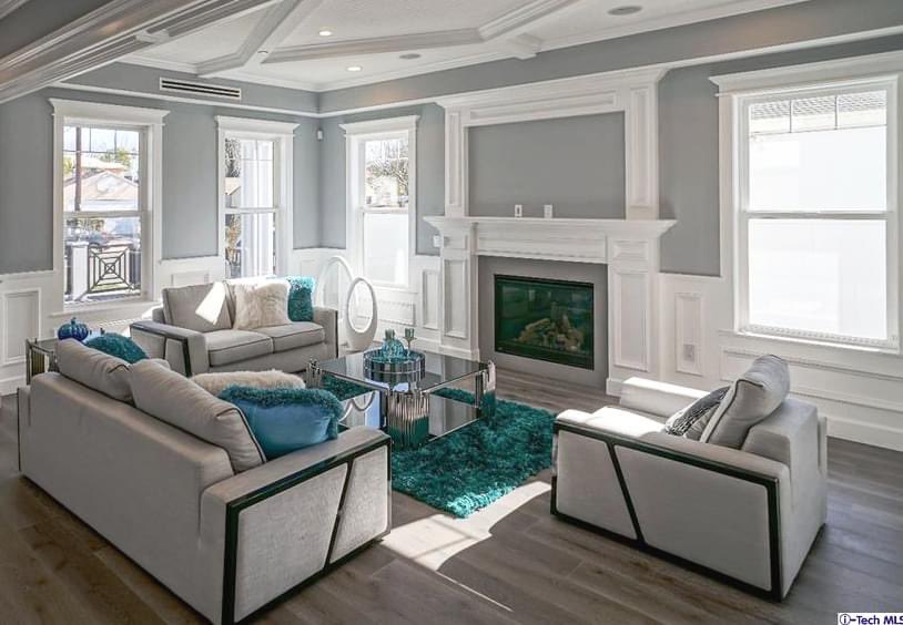 AllaModaDesign's tweet image. The Bernard sofa set featured a cotton look beige fabric upholstery with lacquered or wenge wood side detail. It has a removable back and seat cushions which makes the cleaning of the fabric very convenient.
#Sofaset #allamodafurniture #homes #homedecor #interiordecor