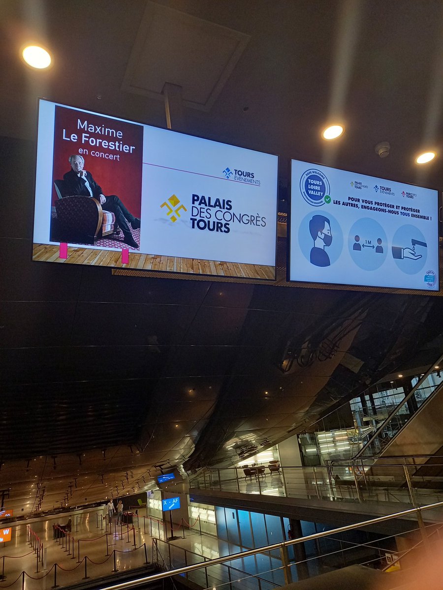 CaillaudJoos's tweet photo. 1200 personnes attendues ce soir au #PalaisdesCongres de @villedetours pour #MaximeLeForestier. La reprise va être de courte durée avec les nouvelles contraintes de jauge... #LeGrandBordel  #CriseEconomique #alerterouge  @SYNPASESYNDICAT @UNIMEV_FR @Toursevents37 @LEVENEMENTAsso https://t.co/MhlcVezoQP
