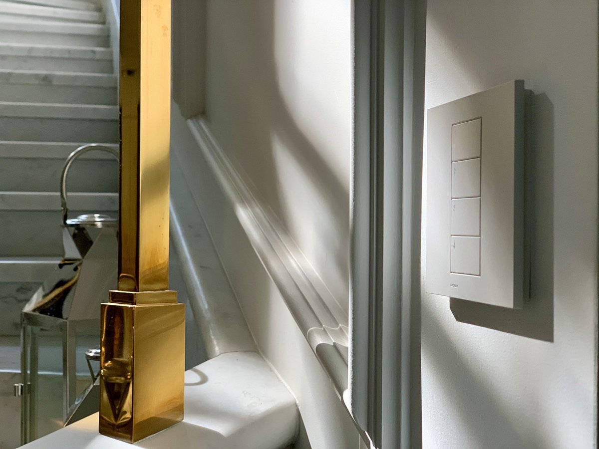 Lightinstall's tweet photo. @Lutron_EU@ Lutron Palladiom Keypad. Luxurious minimalism #lightinstall #lutron https://t.co/B34rwl2Egy