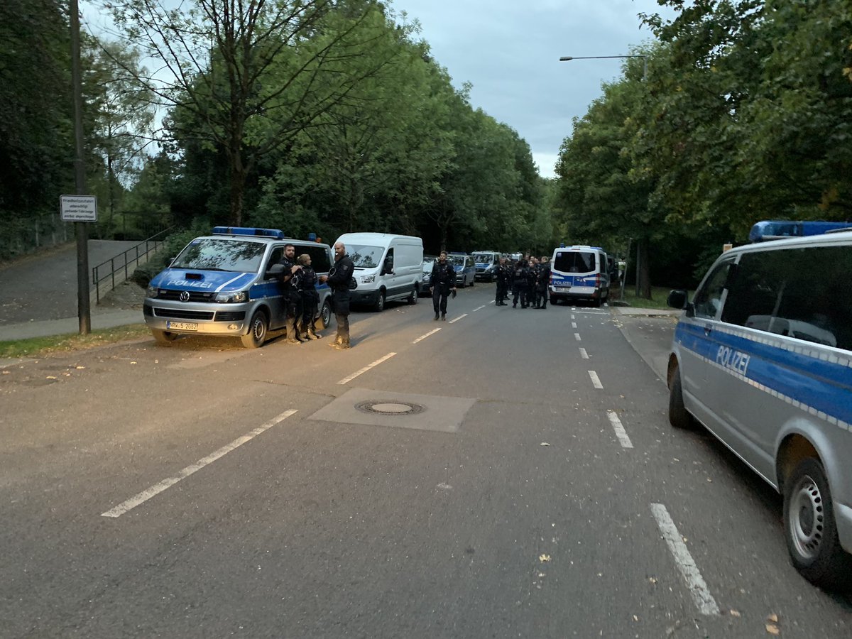 DanniPilger's tweet photo. 26 Wannen vorm #KlimacampAC in #Aachen #KeinGradWeiter #AlleDoerferBleiben @Left_Panda_TV @HambiBleibt #reulizei #arminszeugnis #EndeGelaende https://t.co/8I1zDqf7g8