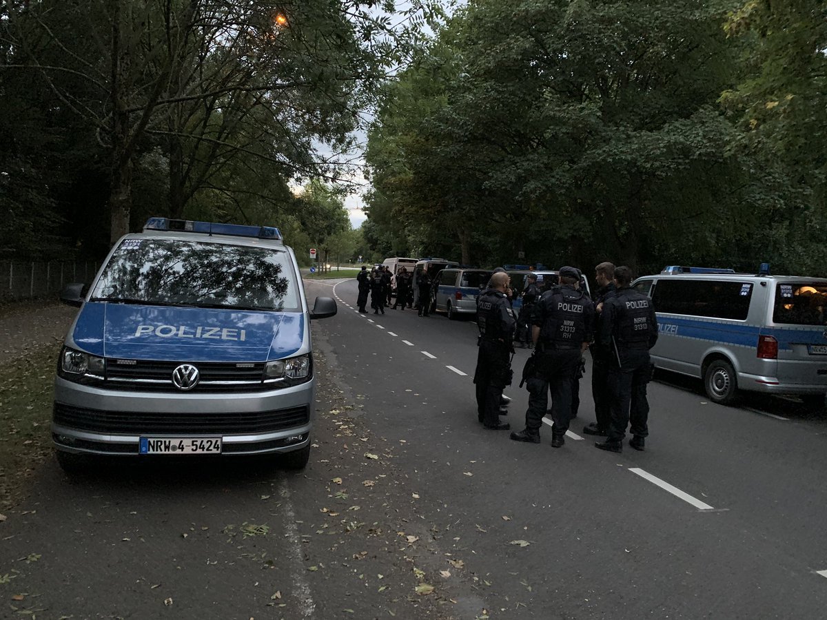 DanniPilger's tweet photo. 26 Wannen vorm #KlimacampAC in #Aachen #KeinGradWeiter #AlleDoerferBleiben @Left_Panda_TV @HambiBleibt #reulizei #arminszeugnis #EndeGelaende https://t.co/8I1zDqf7g8