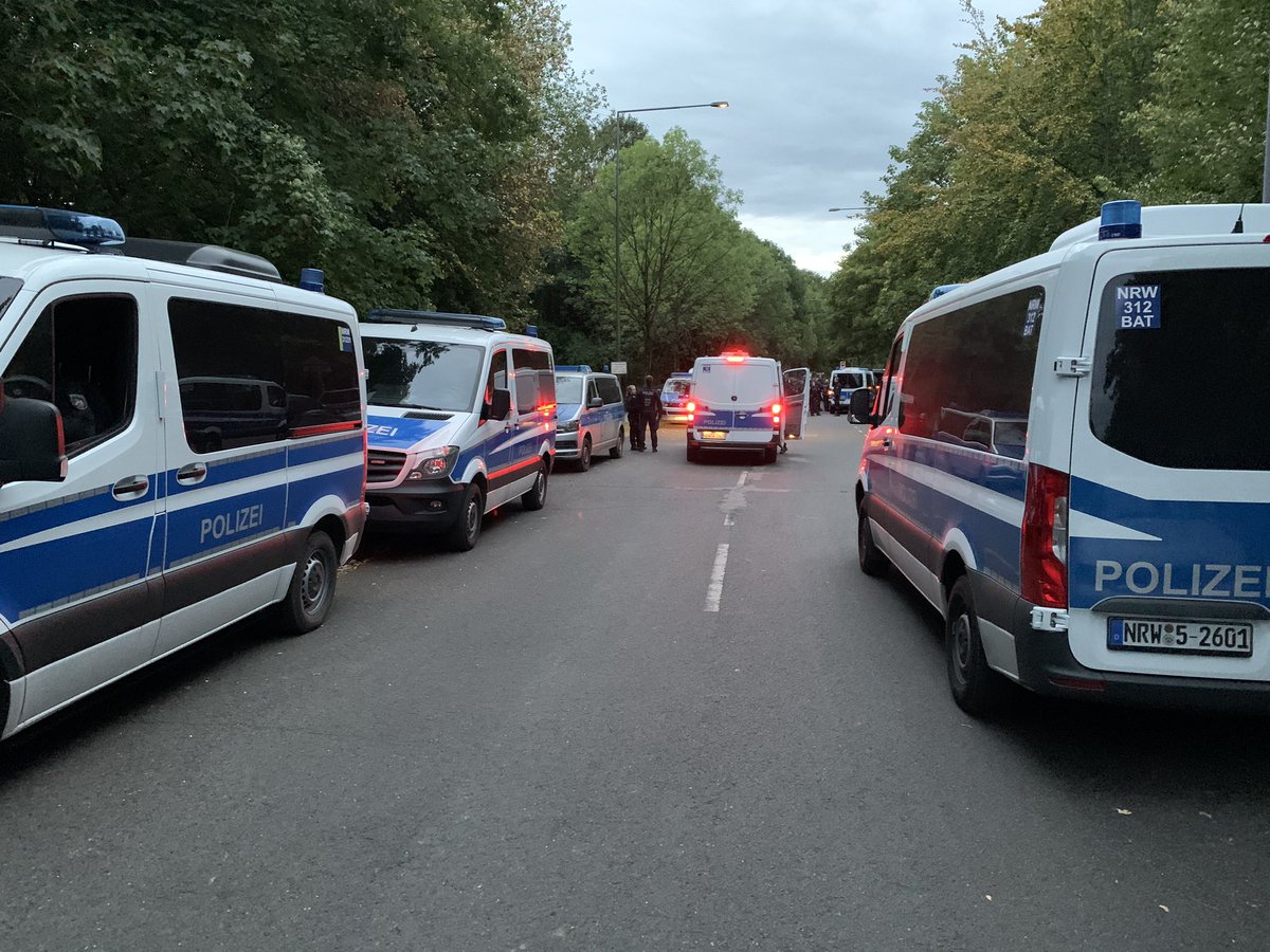 DanniPilger's tweet photo. 26 Wannen vorm #KlimacampAC in #Aachen #KeinGradWeiter #AlleDoerferBleiben @Left_Panda_TV @HambiBleibt #reulizei #arminszeugnis #EndeGelaende https://t.co/8I1zDqf7g8