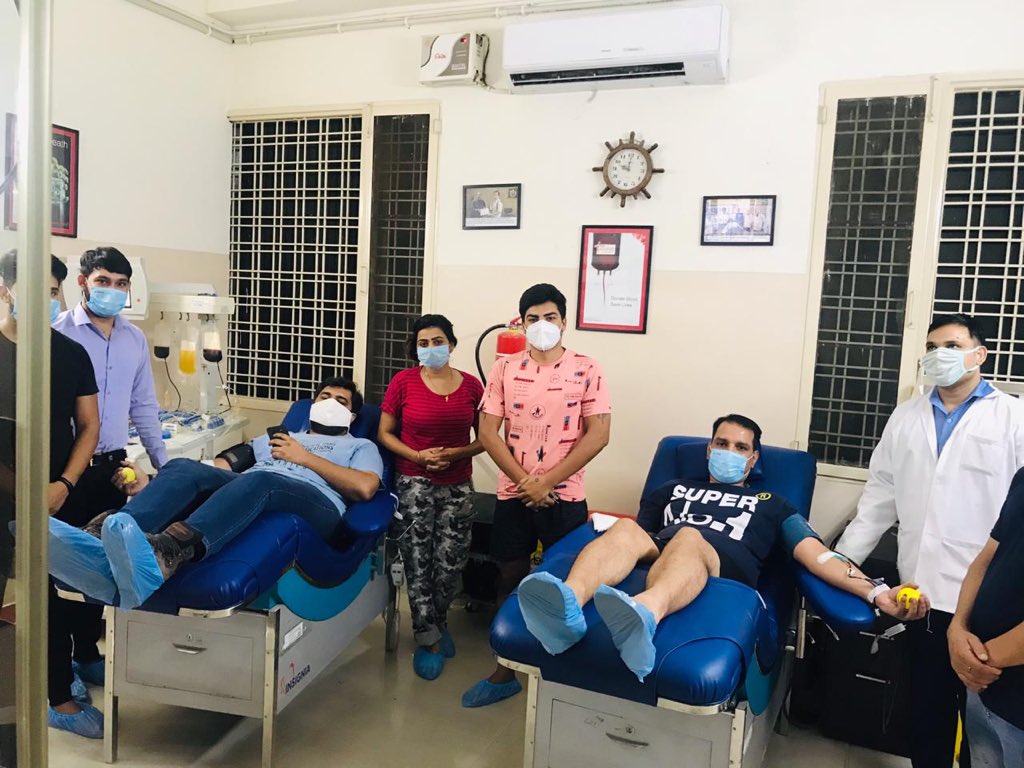 drdpgoyaloffice's tweet photo. Sunil singh ji &amp; Sunil ji as 79th &amp; 80th Devdoot as Plasma donors ...81th to come today !!
Let’s Spread awareness for plasma donation cntct @can_winn&amp; @NaveenGoyalBJP 9654000098

@cmohry @beingarun28 @DC_Gurugram @aniljaindr @anilvijminister @bjpsanjaybhatia @nstomar @TOIGurgaon https://t.co/NZeqqg8Zei