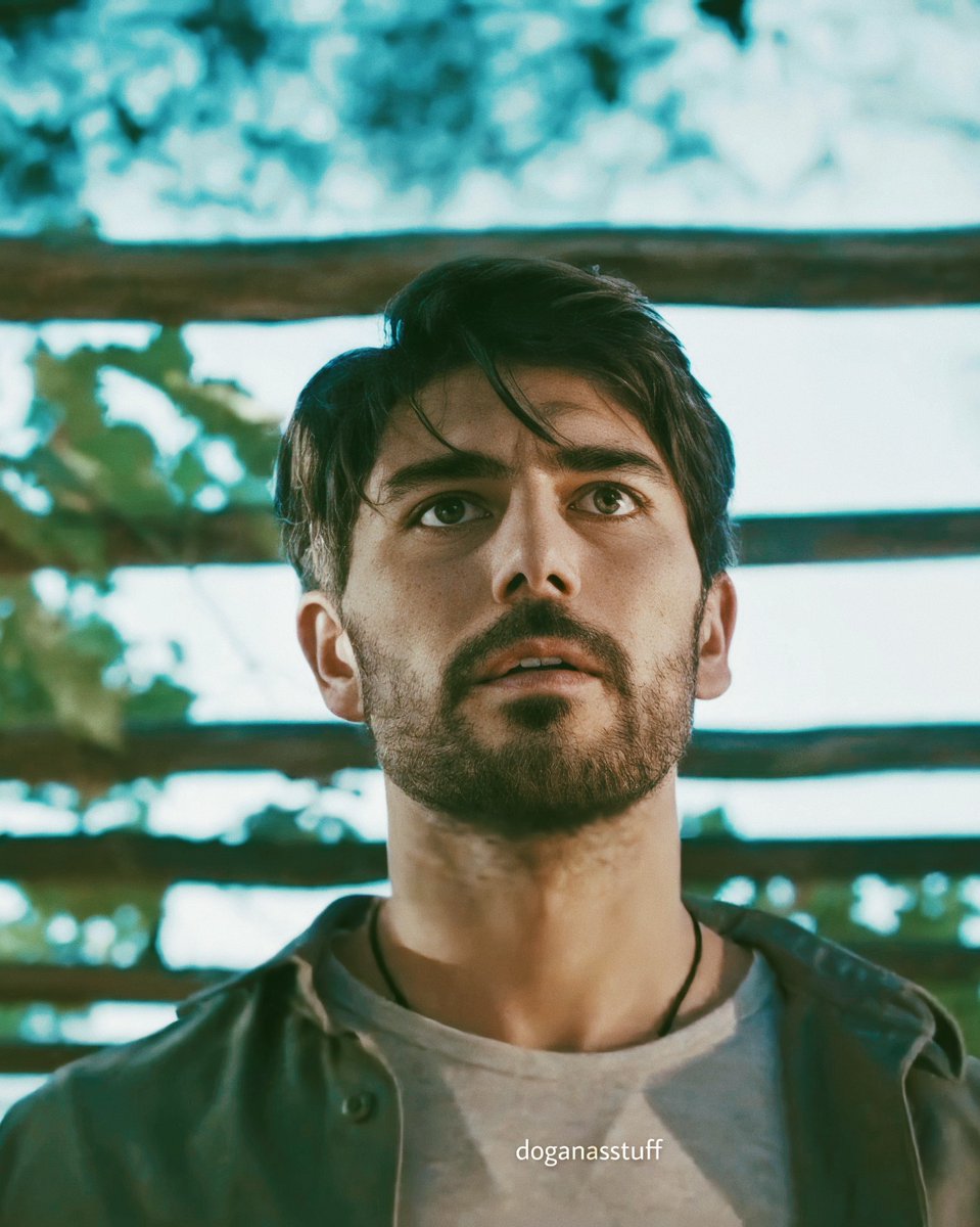 doganasstuff's tweet photo. Doğan as palms 🤸🏻‍♀️

#DoğanBayraktar ¦ #Hercai https://t.co/gMIlr7beKT