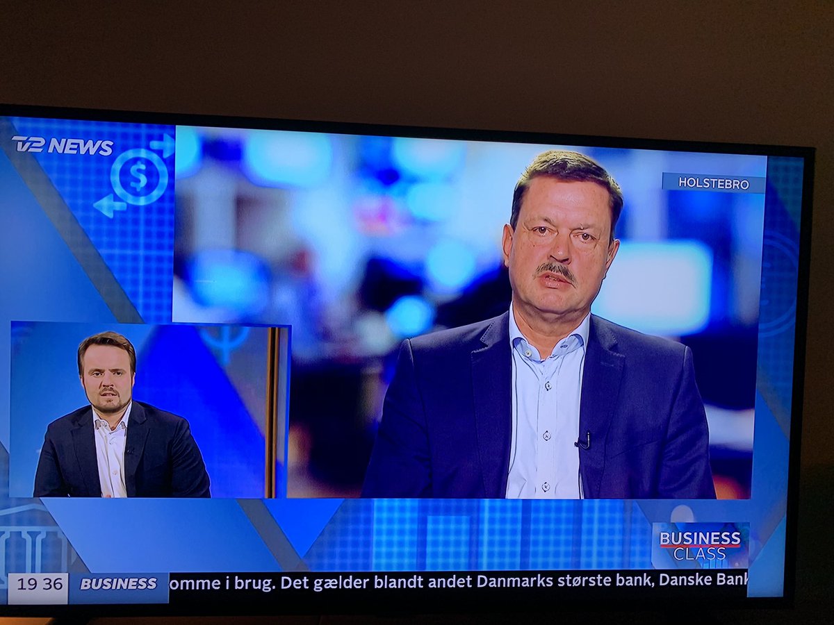 SuneKJensen's tweet photo. Positivt @simonkollerup vil hjælpe messe-#dkbiz i gang når vi er i “new normal”. Men pt er vi ik i “new normal” messer er lukket i ind- &amp; udland. Derfor lige så positivt at ministeren kigger på kompensationsmulighederne for underleverandører. @DanskIndustri er klar #dkpol https://t.co/QyVMQLwMCC