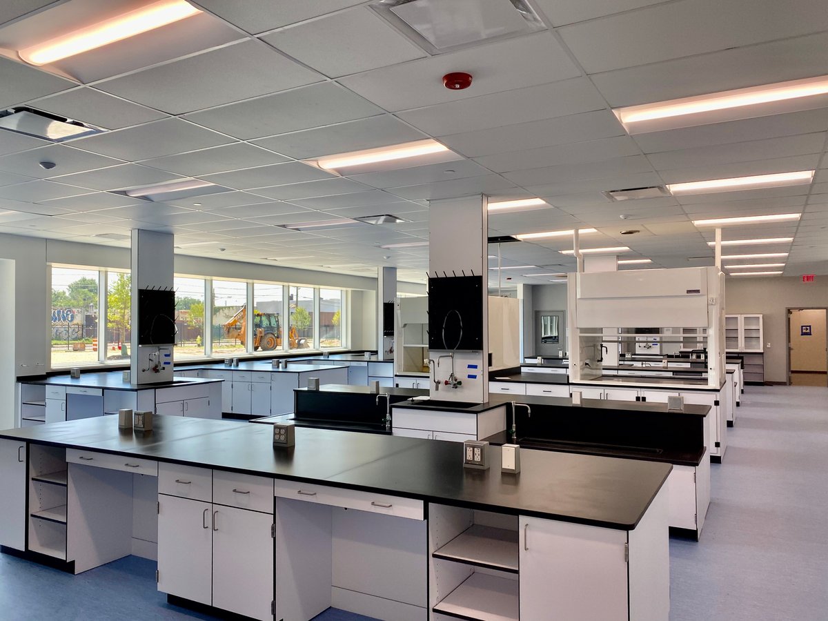 resinproducts's tweet photo. Introducing our partners @ResinTech  new Laboratory at their new Global HQ!  6,000 sq/f of the most sophisticated water &amp; resin testing capabilities anywhere in the world.  We are the official UK partner for @ResinTech so contact us with all your water quality enquiries! https://t.co/lAv91Yk1uZ