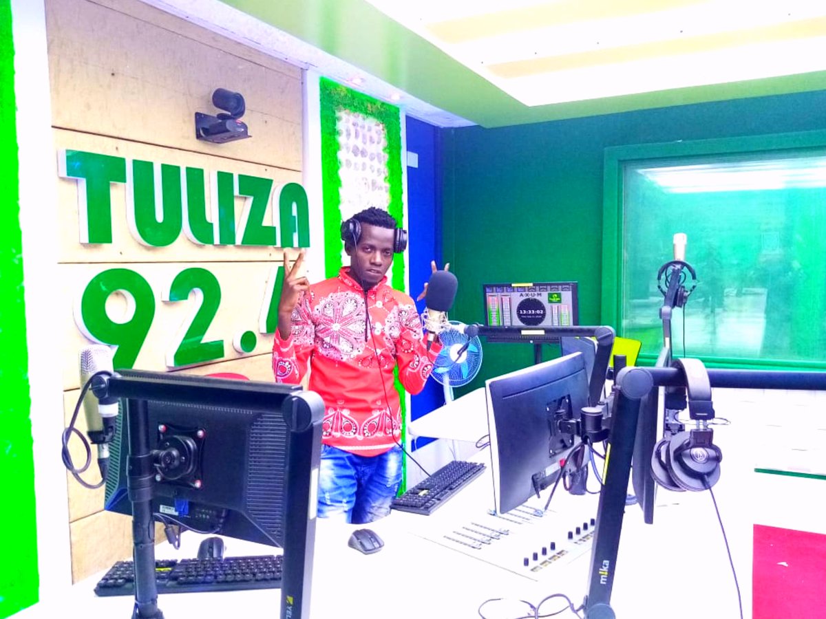 superdjmcmarto1's tweet photo. @superdjmcmarto1 @TulizaFM924 #Jitulizeshow Ni motoooo π₯π₯π₯π₯. https://t.co/DepLBrMvWe