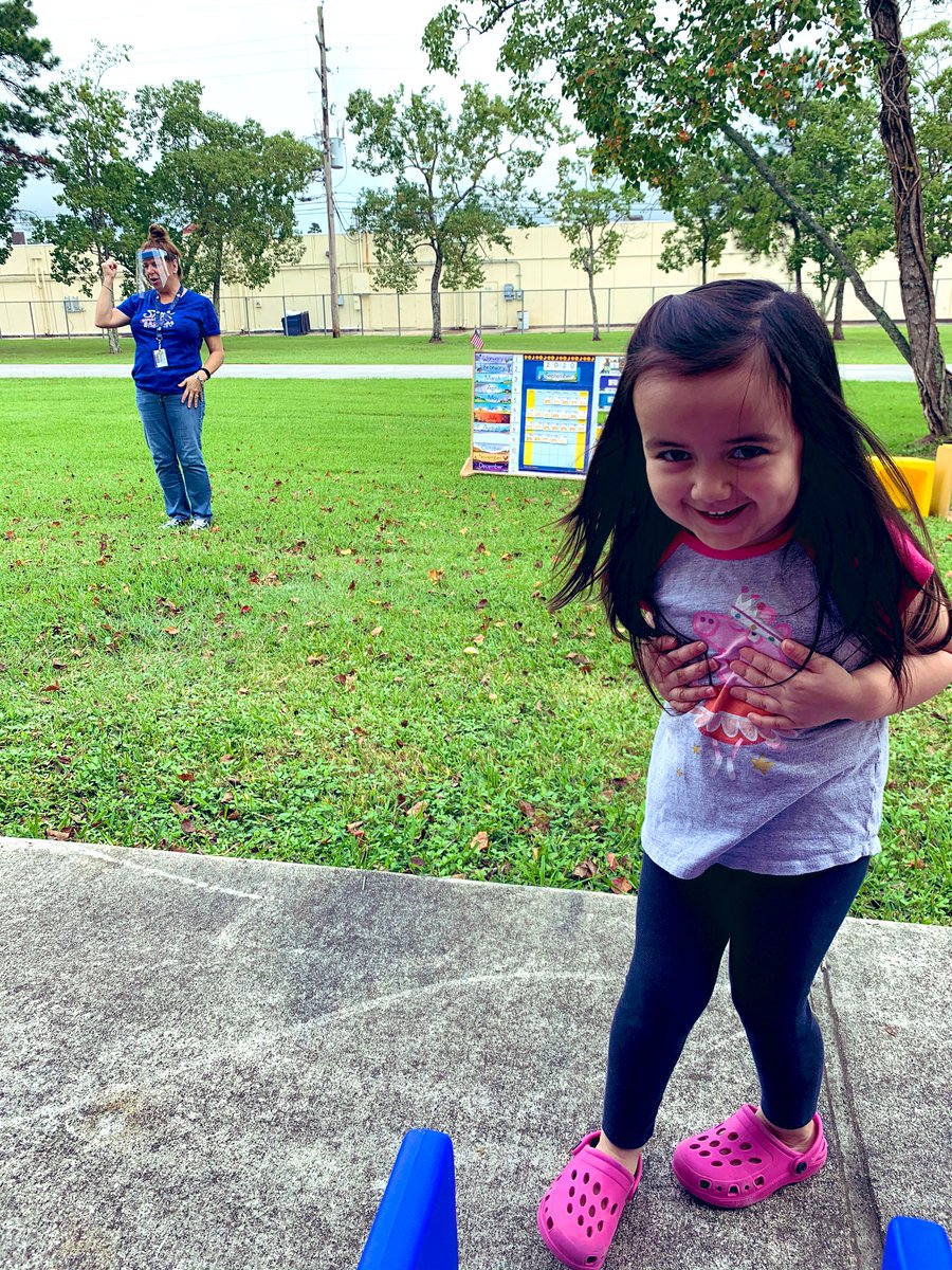 Melly_Jimenez's tweet photo. Nice cool morning on her first day of school! Great job Spark as always. Scarlett said she had so much fun at school today!!!! Transportation weekπ€πππΌπ©π»βπ«ππππ΄π²πππβοΈππ#Transportation #cantstopourlearning #learningoutdoors #bethelight @HumbleISD_SPARK @HumbleISD https://t.co/V9eEpX5jQA